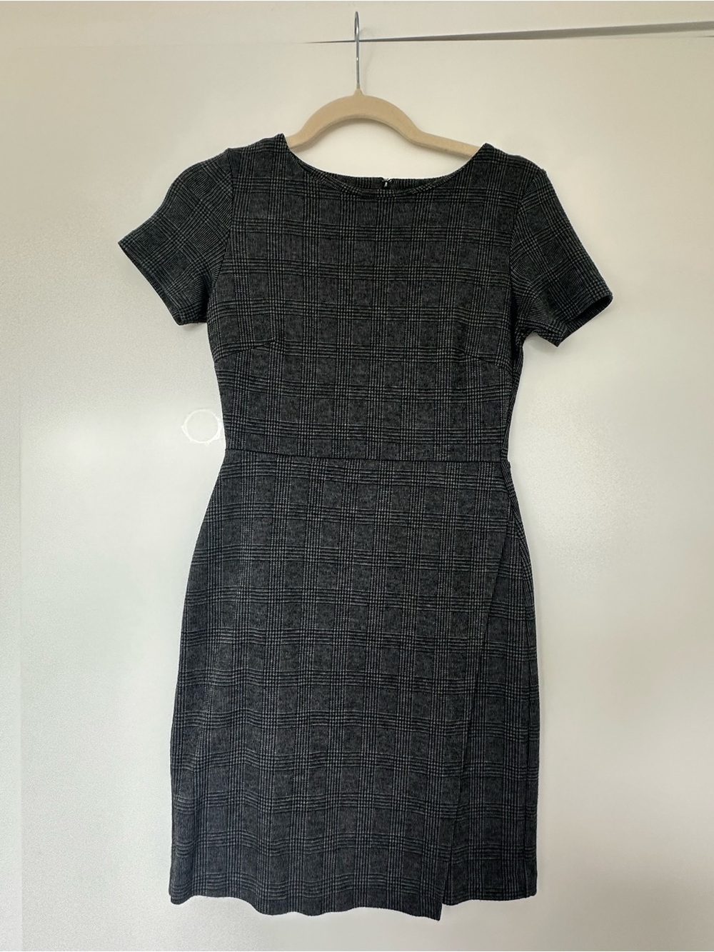 Banana Republic Grey Plaid Short Sleeve Sheath Mini Dress